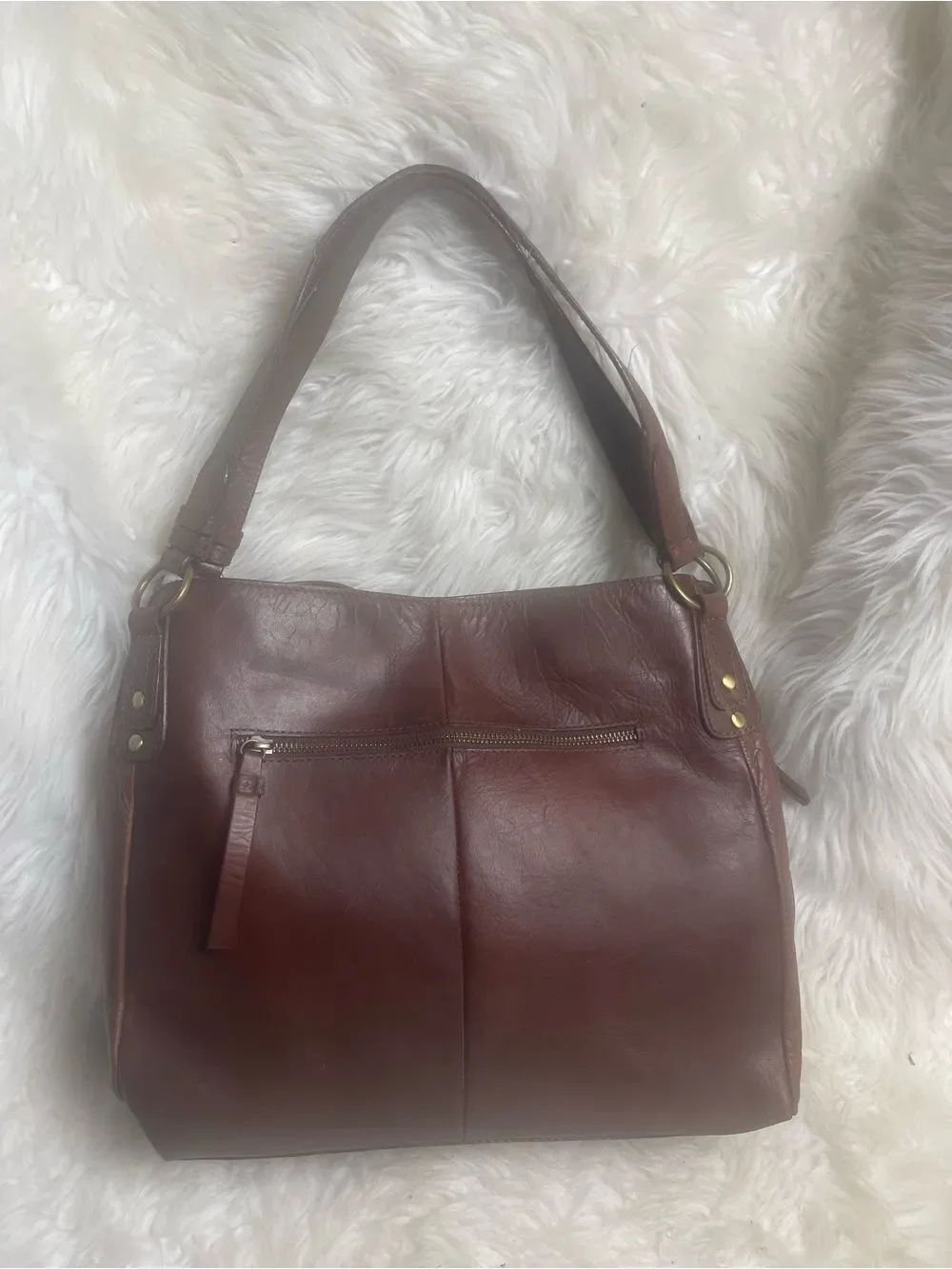 Bolo Leather Brown Medium Shoulder Bag gold tone hardwares.